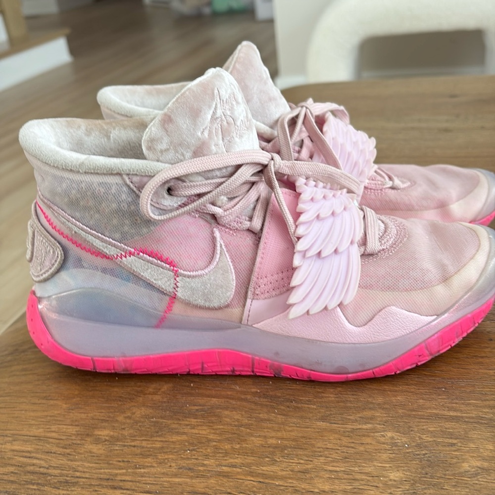 Sought after AUNT PEARL athletic sneakers! RARE! 6Y!